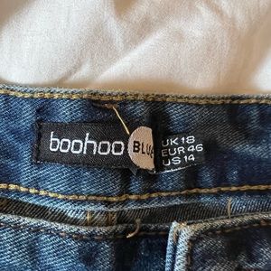 NWT Boohoo distressed shorts